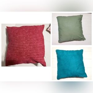 3 accent pillows, throw pillows